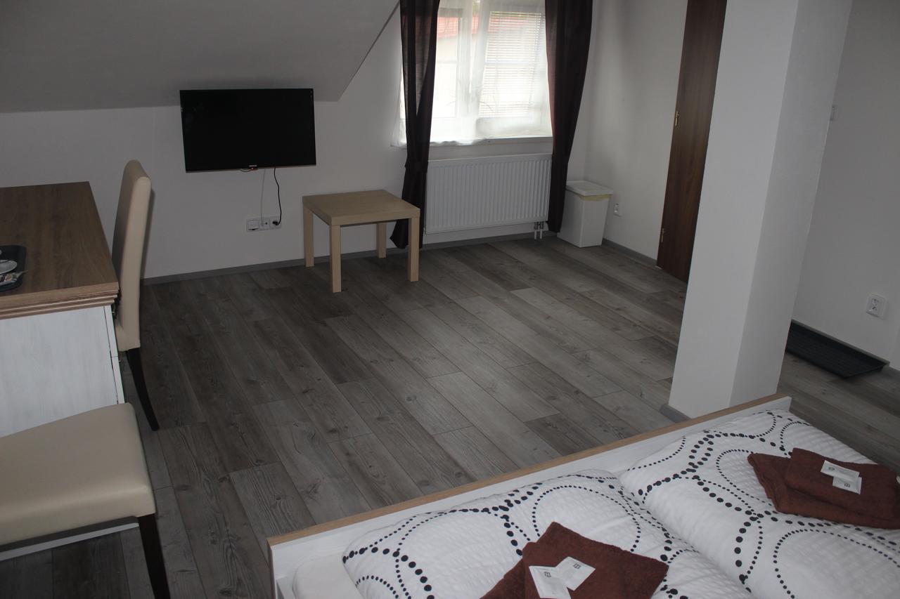 Penzion Vesely Zelezny Brod Exteriör bild